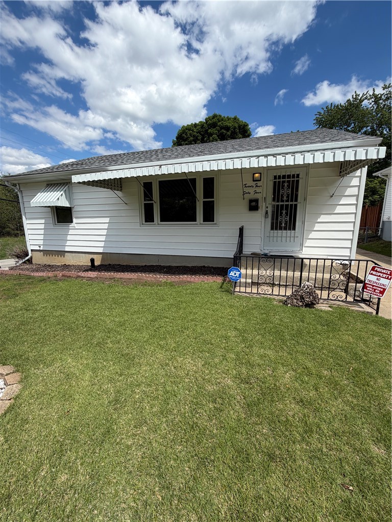 2464 North Maple Avenue Decatur, IL 62526 - Photo 1 of 27