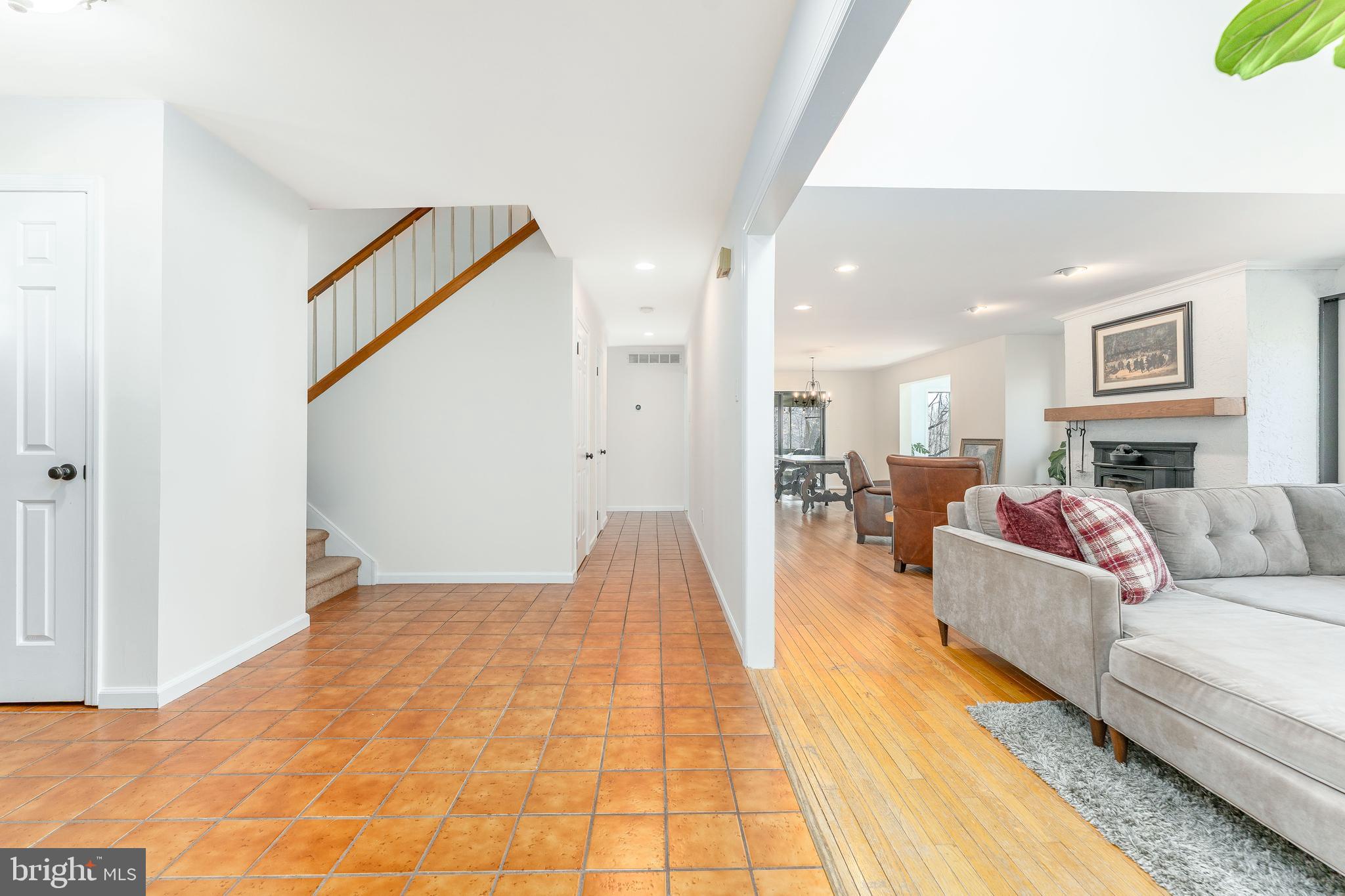 150 Poplar Road Newtown Square, PA 19073 - Photo 4 of 80 Foyer