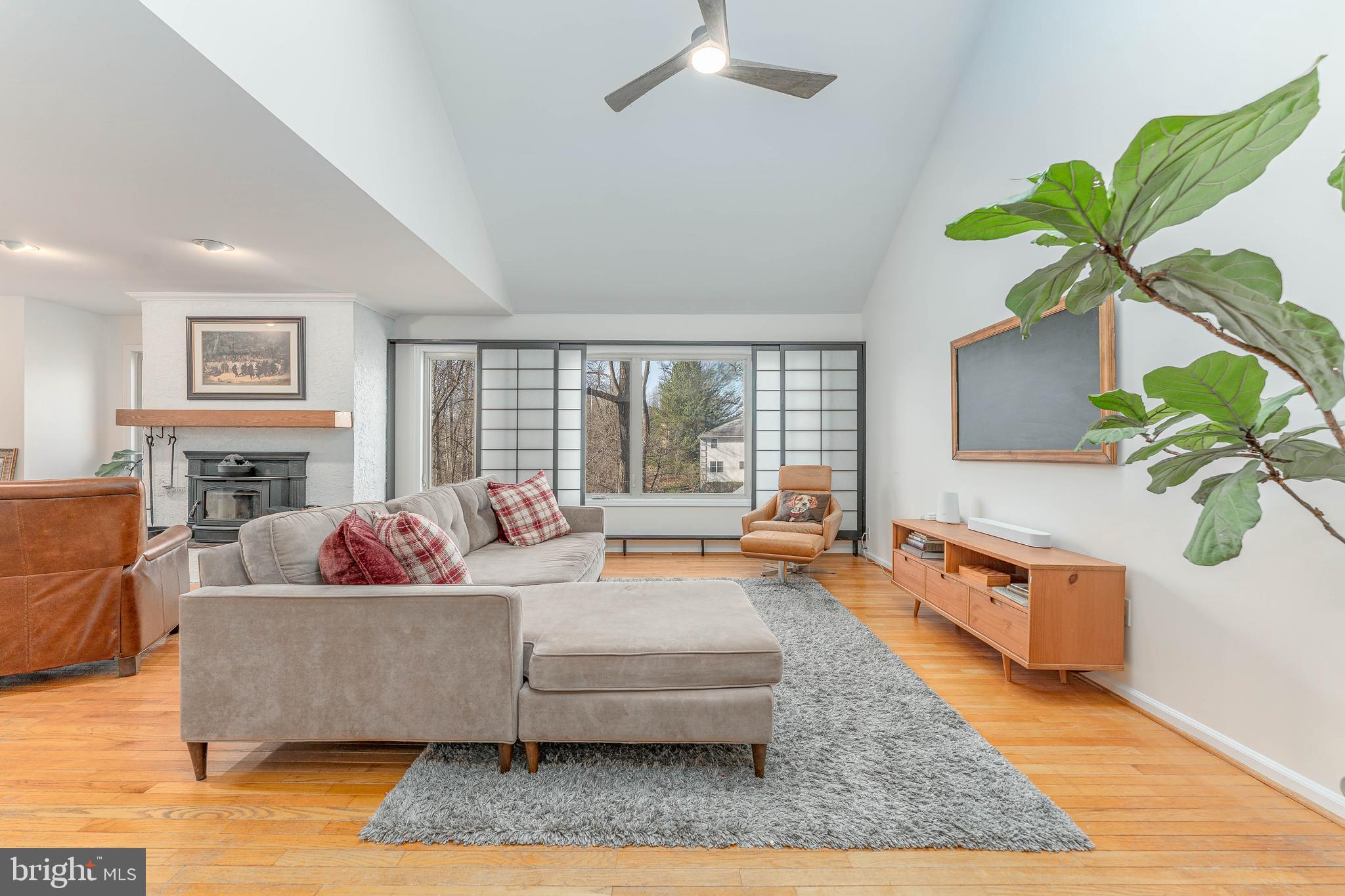150 Poplar Road Newtown Square, PA 19073 - Photo 5 of 80 Living Room
