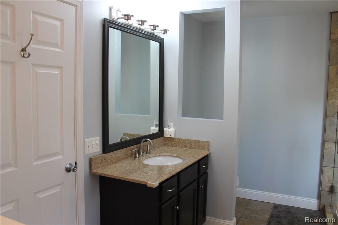 2726 Forest View Court Rochester, MI 48307 - Photo 12 of 19 IMG_6515.JPG