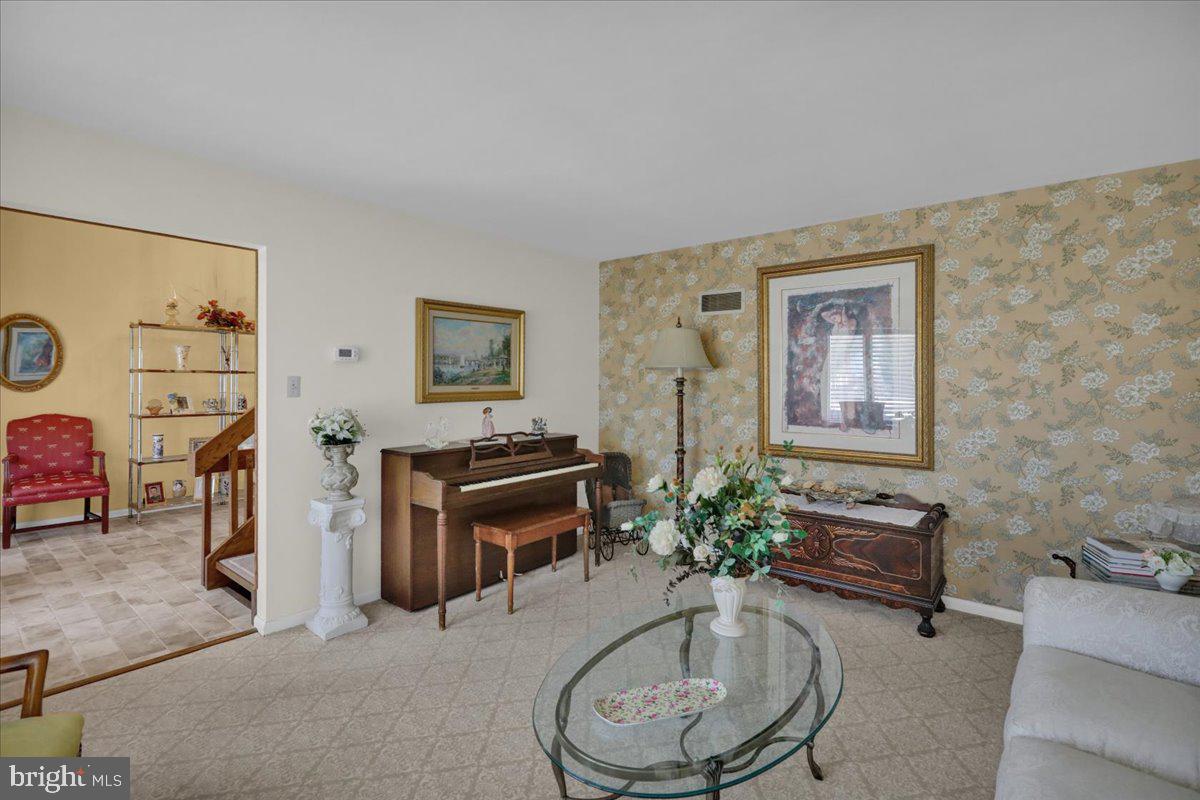 112 Grandview Boulevard Wyomissing, PA 19609 - Photo 17 of 69 a room with furniture and a potted plant