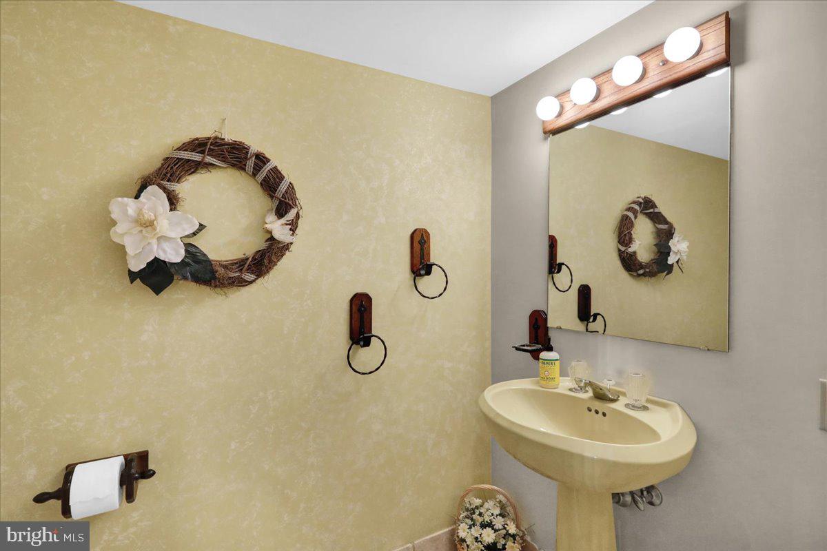 112 Grandview Boulevard Wyomissing, PA 19609 - Photo 54 of 69 Half Bath