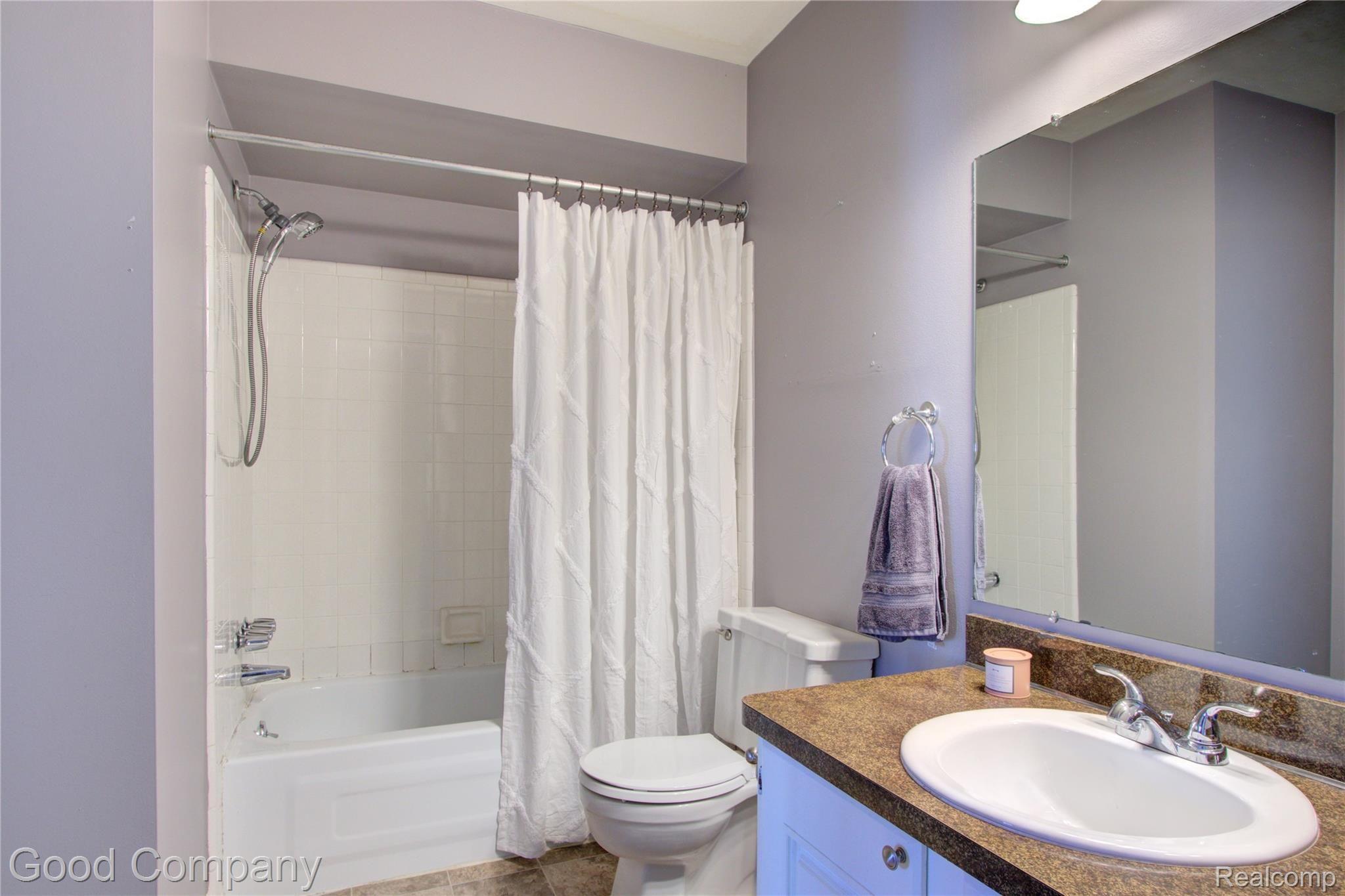 4925 East 10 Mile Road, Unit 7 Warren, MI 48091 - Photo 13 of 27 4925 E. 10 Mile Rd