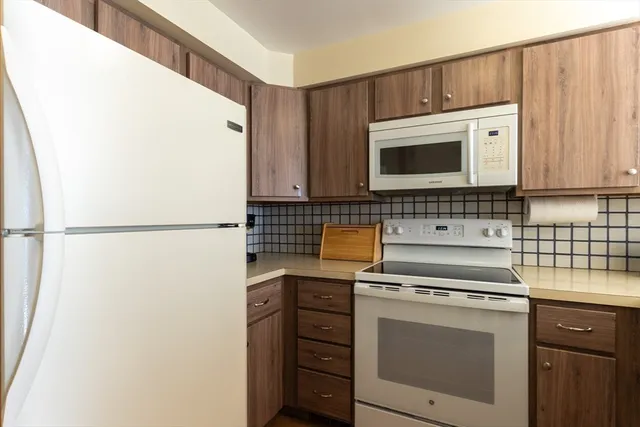 $419,900 | 18 Winter Street, Unit E, Foxboro, MA 02035