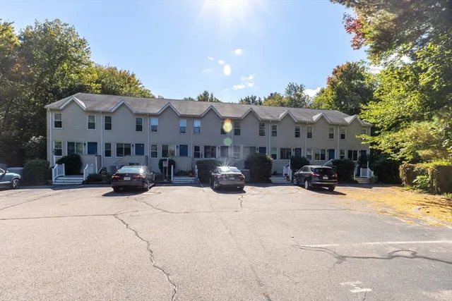 $419,900 | 18 Winter Street, Unit E, Foxboro, MA 02035