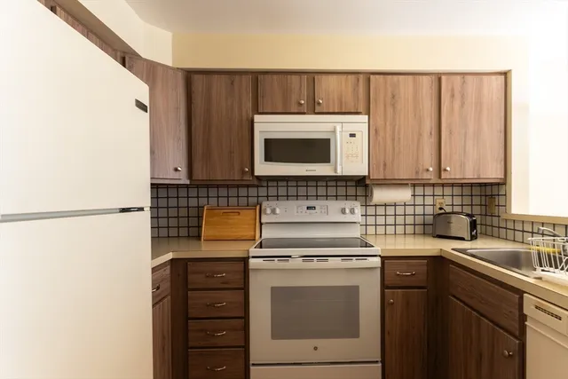 $419,900 | 18 Winter Street, Unit E, Foxboro, MA 02035