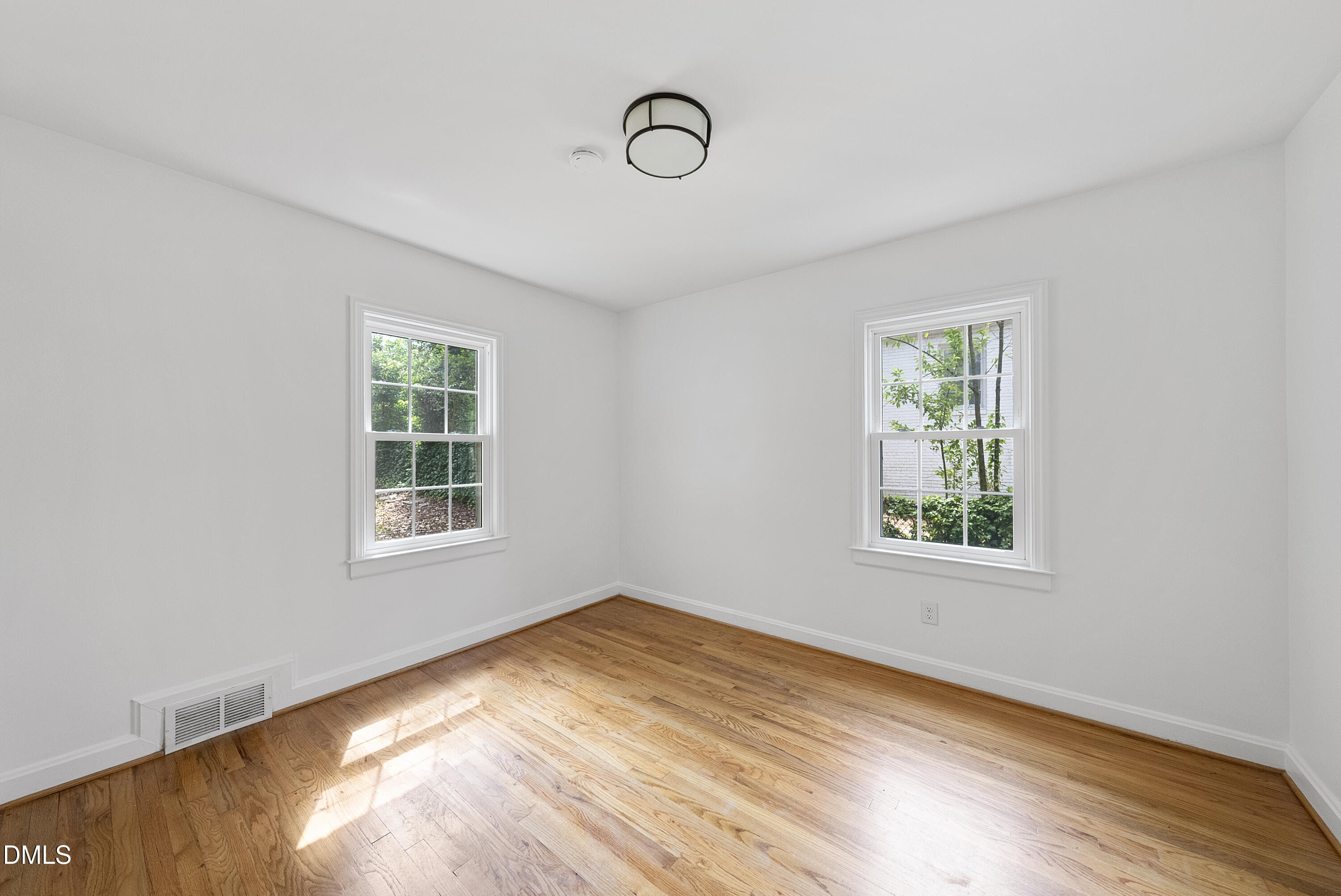2924 Oberlin Road Raleigh, NC 27608 - Photo 10 of 29 DSC09880