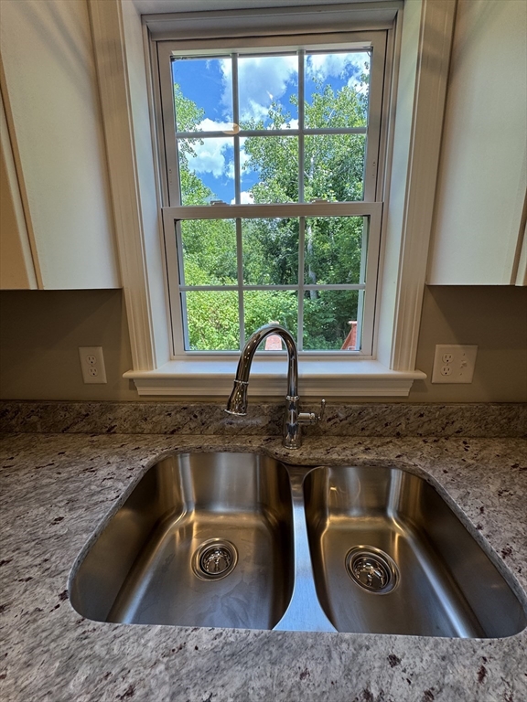 40 Winchester Lane, Unit 33 Fall River, MA 02721 - Photo 3 of 17