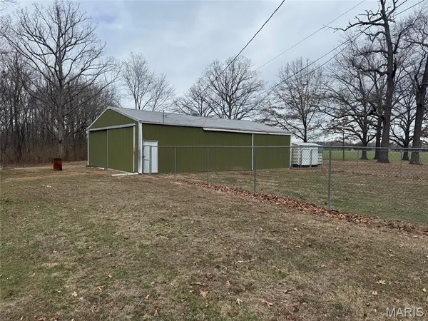 $300,000 | 5426 East Dix Irvington Road, Walnut Hill, IL 62893