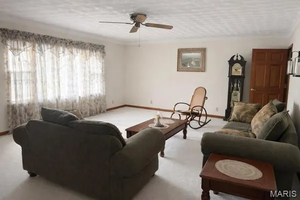 $300,000 | 5426 East Dix Irvington Road, Walnut Hill, IL 62893