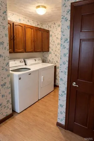 $300,000 | 5426 East Dix Irvington Road, Walnut Hill, IL 62893