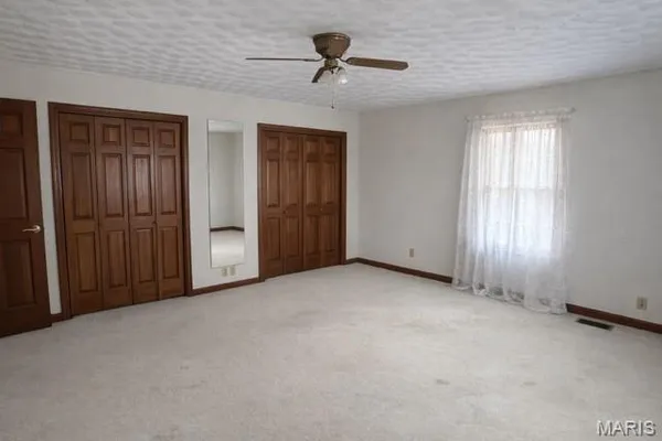 $300,000 | 5426 East Dix Irvington Road, Walnut Hill, IL 62893