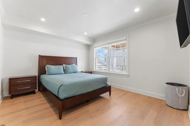 a en suite bathroom with a sink a toilet and shower