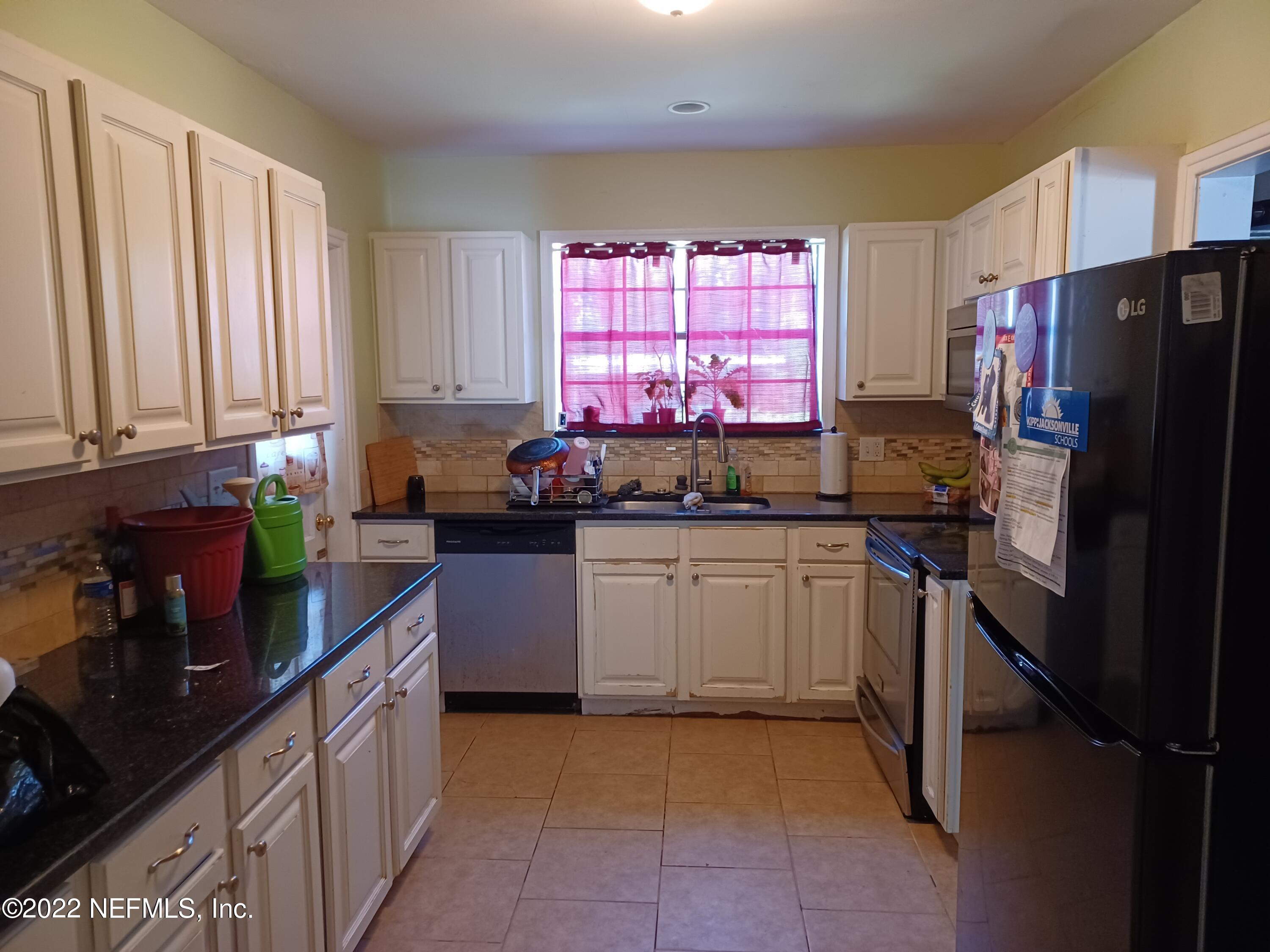 3116 Belden Circle Jacksonville, FL 32207 - Photo 12 of 12 20220516_120247 (1)