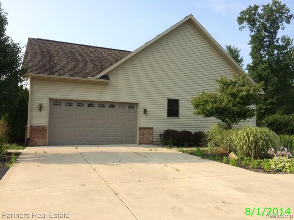 1920 South Bull Run Road Fowlerville, MI 48836 - Photo 20 of 22 2 Car Garage.jpg