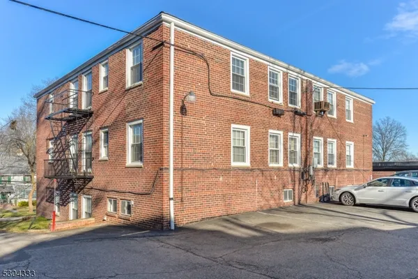 $2,600 | 376 Claremont Avenue, Unit 9, Montclair, NJ 07042