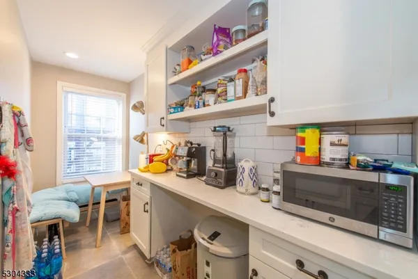 $2,600 | 376 Claremont Avenue, Unit 9, Montclair, NJ 07042