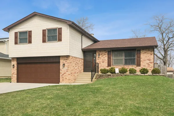 $465,000 | 1032 West Park Pl Drive, Bartlett, IL 60103