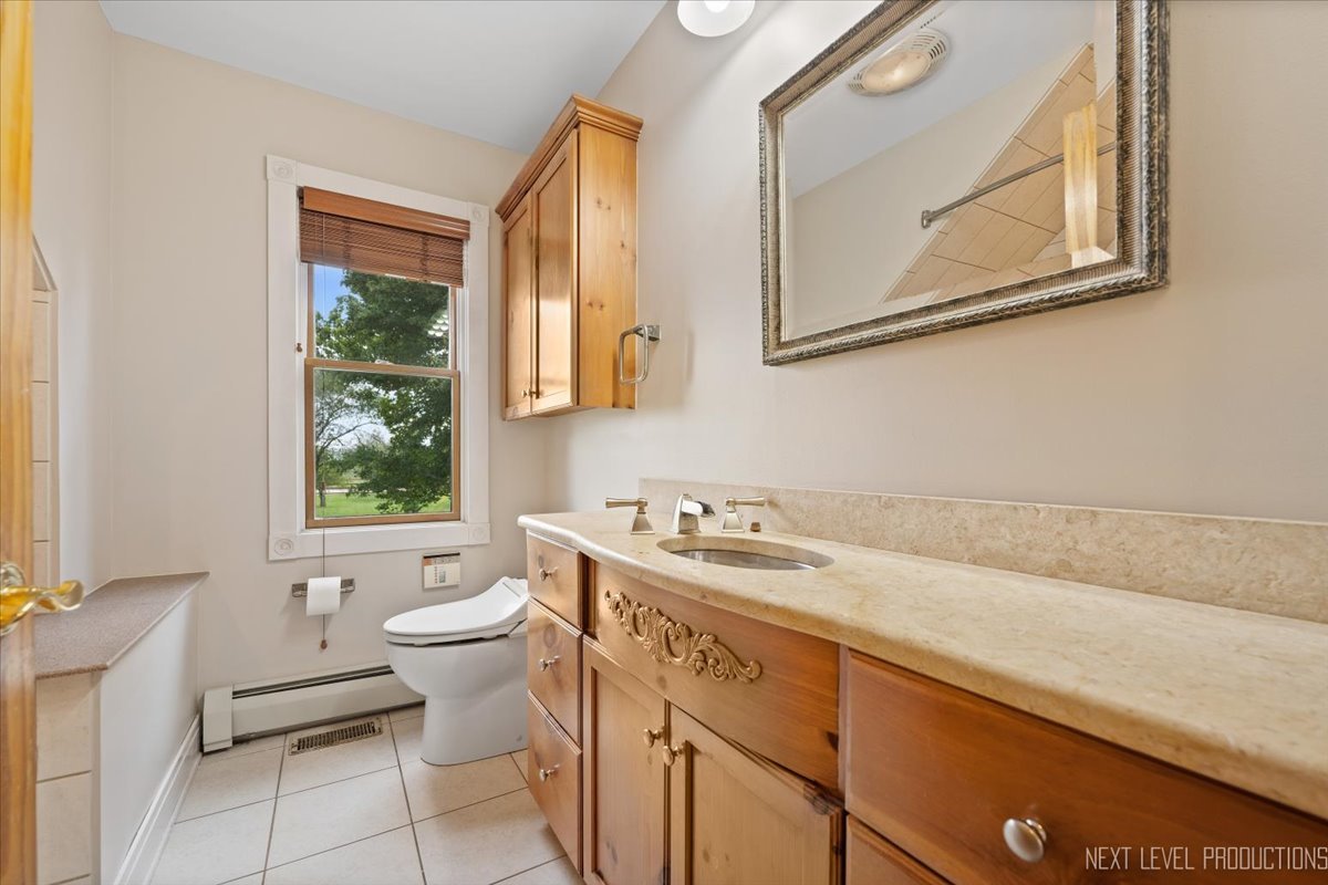 13753 McKanna Road Minooka, IL 60447 - Photo 20 of 26 a bathroom with a toilet sink and mirror