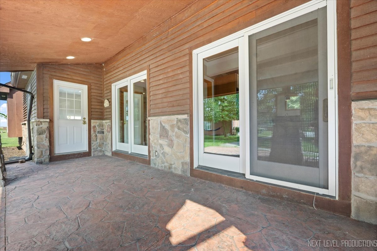 13753 McKanna Road Minooka, IL 60447 - Photo 2 of 26 a view of a big room with windows and entryway
