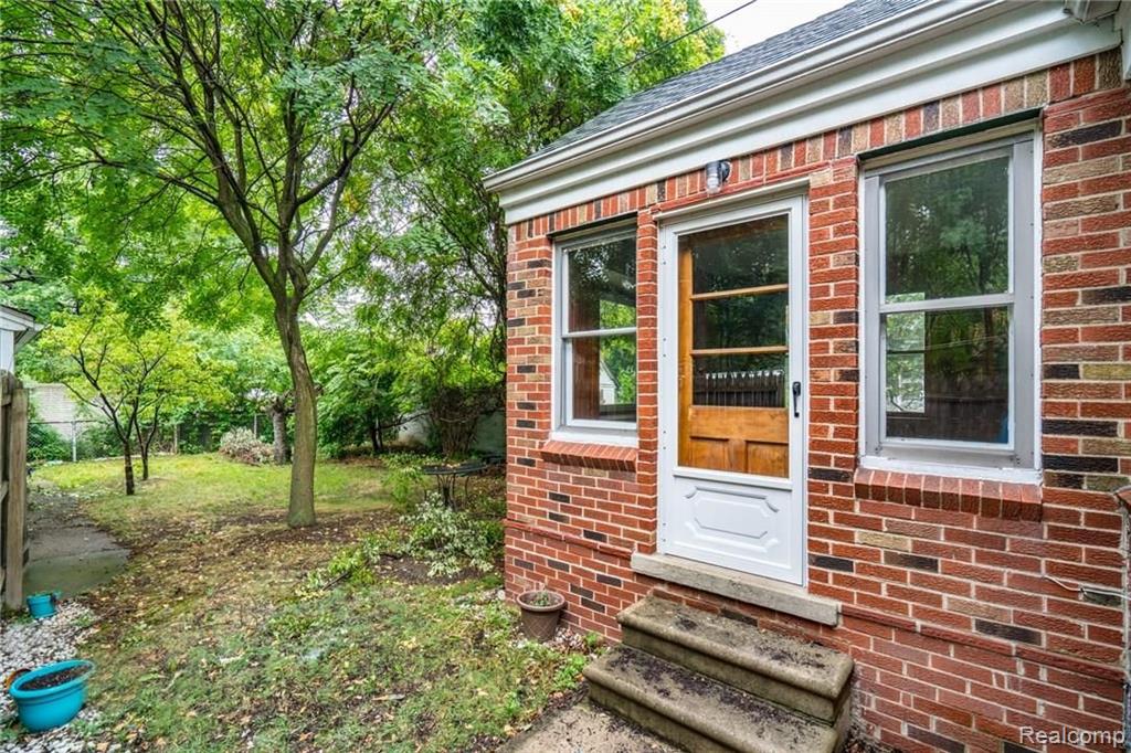 7554 Rivard Avenue Warren, MI 48091 - Photo 6 of 32