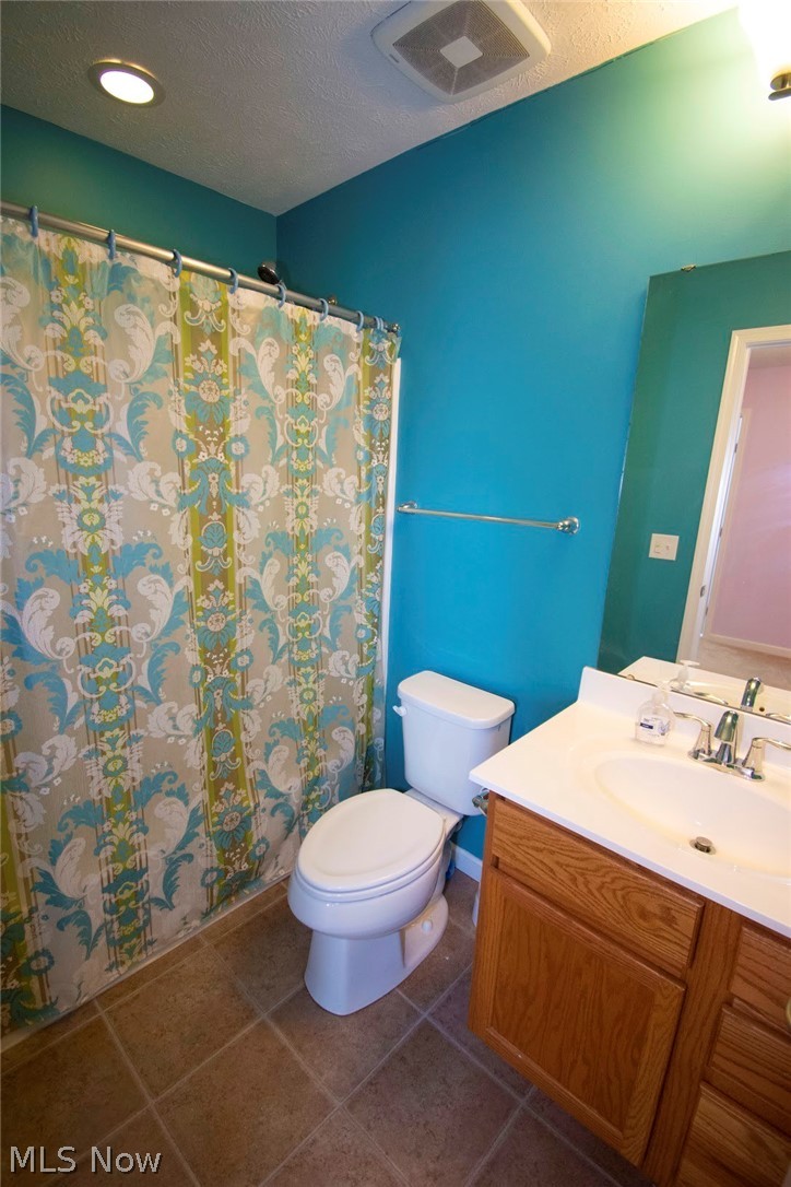 2100 Fowl Road Elyria, OH 44035 - Photo 16 of 22 Second full bathroom on second floor