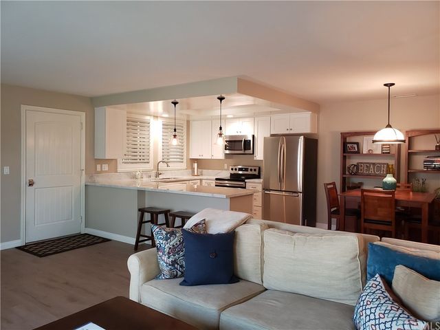 $337,350 | 13200 Del Monte Drive, Unit M1523R, Seal Beach, CA 90740