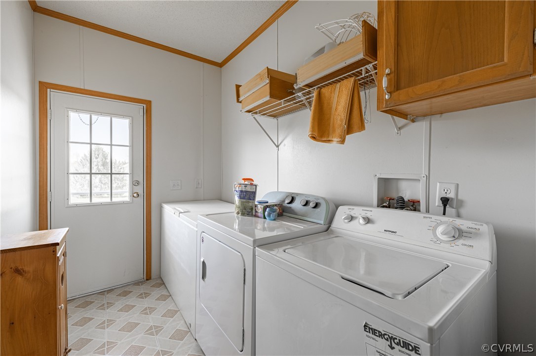 382 Fairview Road Blackstone, VA 23824 - Photo 14 of 32 a utility room with dryer and washer