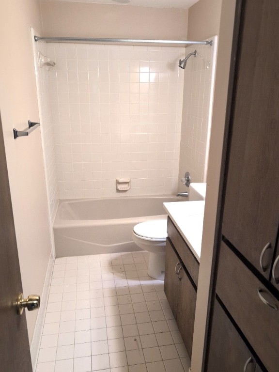 3200 Duval Street, Unit 102 Austin, TX 78705 - Photo 16 of 20 a bathroom with a bathtub and a toilet