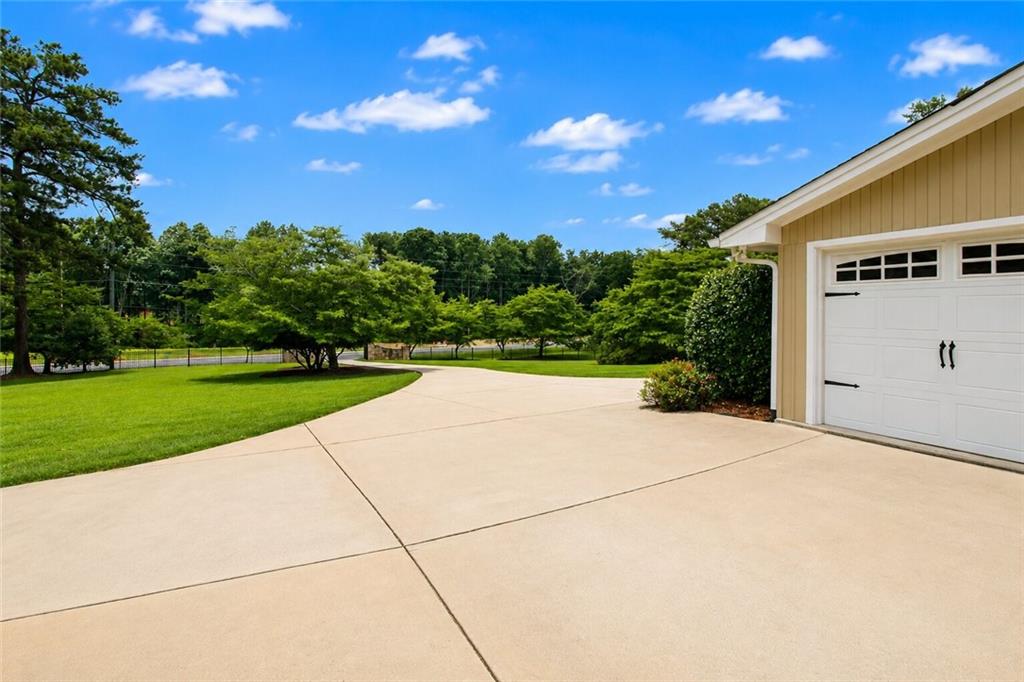1464 Lakeview Road Grayson, GA 30017 - Photo 6 of 92