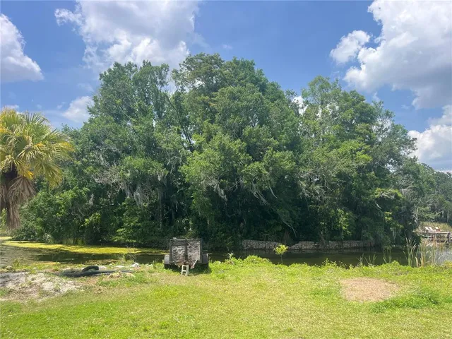 a view of a water fountain in a yard