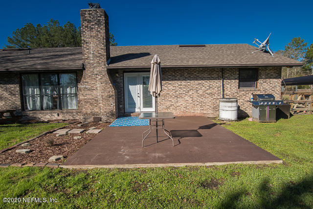 46680 Middle Road Callahan, FL 32011 - Photo 24 of 35 a front view of a house with garden
