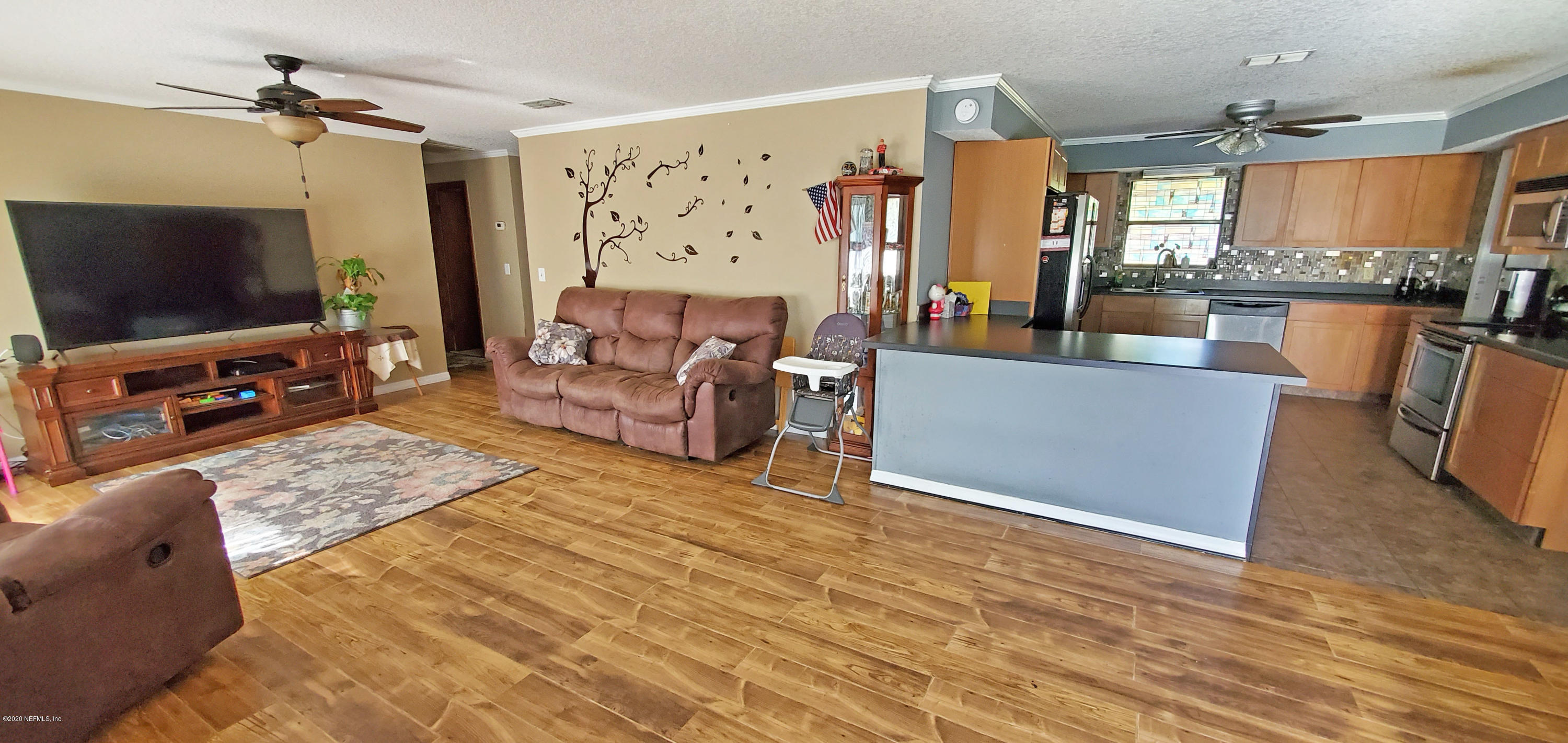 46680 Middle Road Callahan, FL 32011 - Photo 7 of 35 a living room with furniture and a flat screen tv