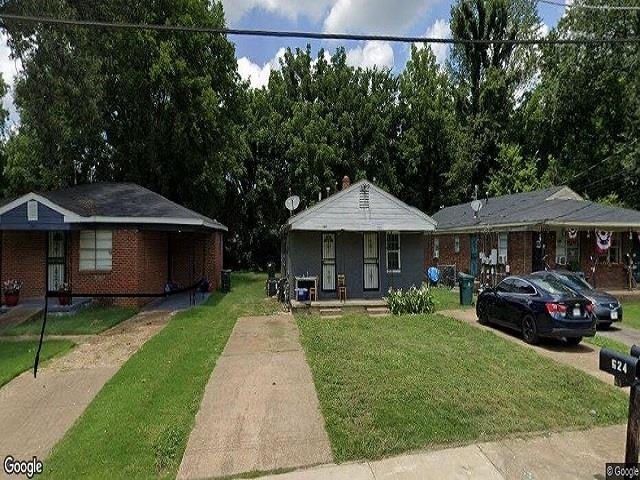 522 Harahan Road Memphis, TN 38109 - Photo 1 of 1 a front view of a house with garden
