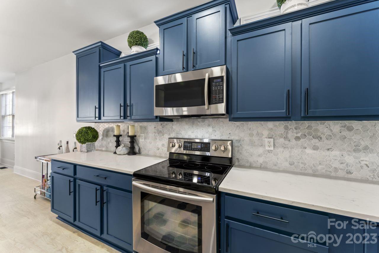 427 Third Baxter Street Fort Mill, SC 29708 - Photo 8 of 30 a kitchen with stainless steel appliances granite countertop a stove a microwave and cabinets