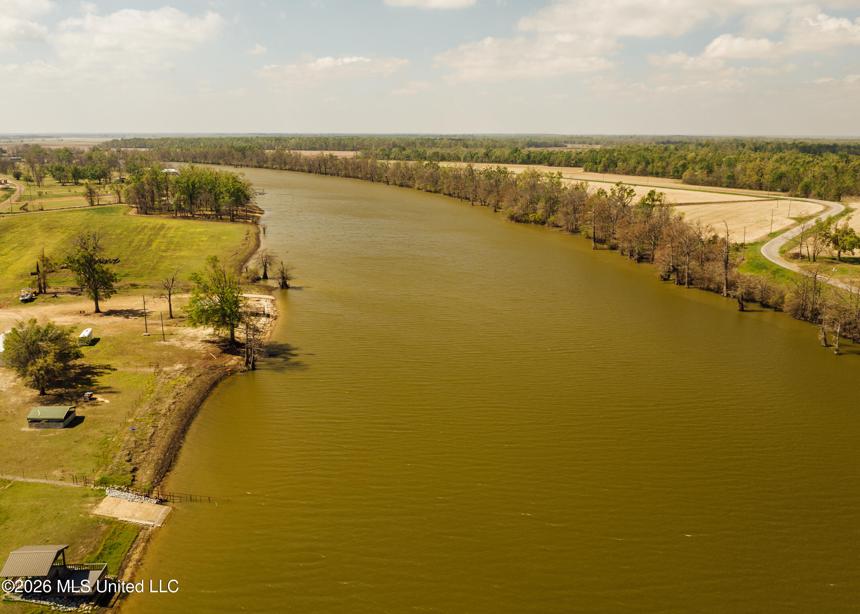 2503 Deerfield Road Yazoo City, MS 39194 - Photo 2 of 7 Wolf Lake Cabins-3