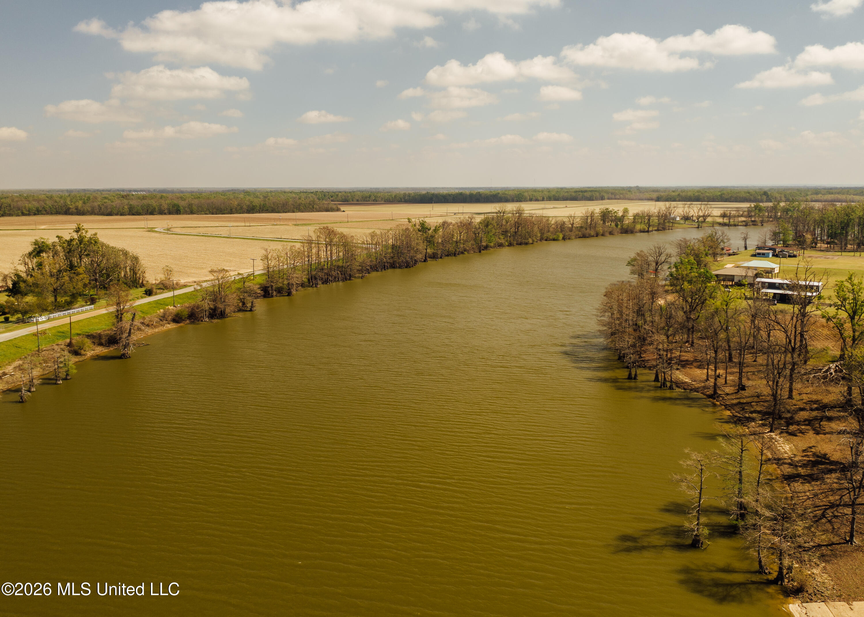 2503 Deerfield Road Yazoo City, MS 39194 - Photo 3 of 7 Wolf Lake Cabins-4