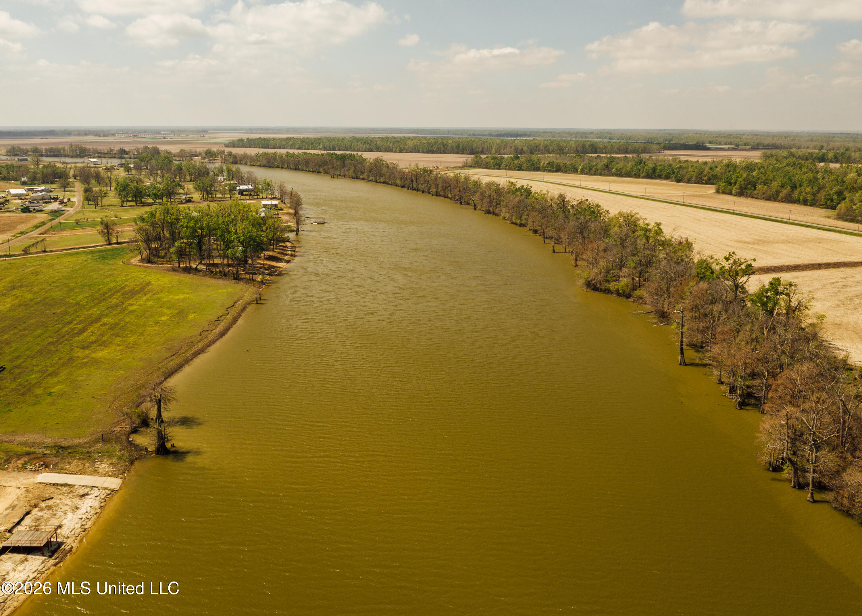 2503 Deerfield Road Yazoo City, MS 39194 - Photo 4 of 7 Wolf Lake Cabins-6