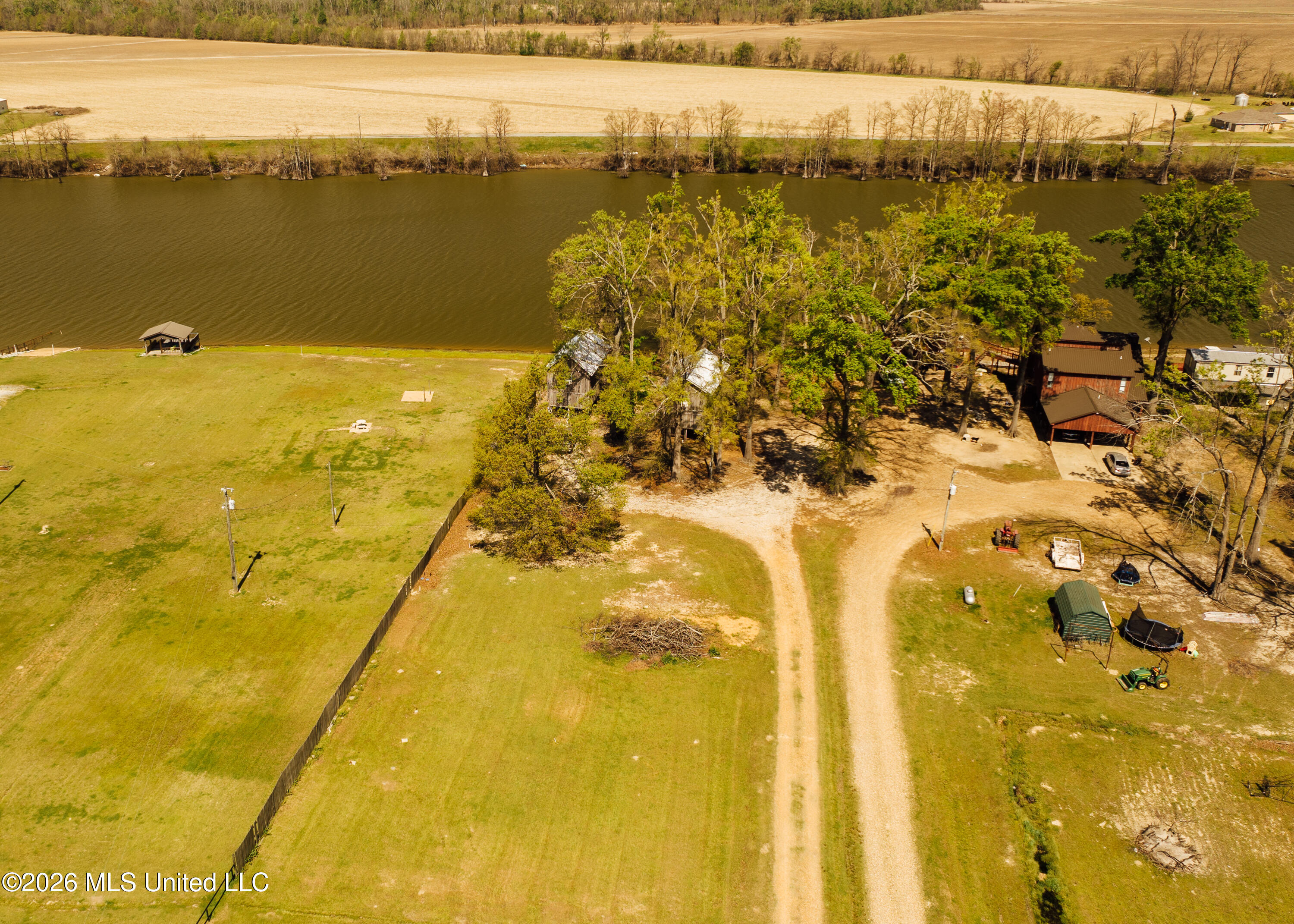 2503 Deerfield Road Yazoo City, MS 39194 - Photo 6 of 7 Wolf Lake Cabins-8