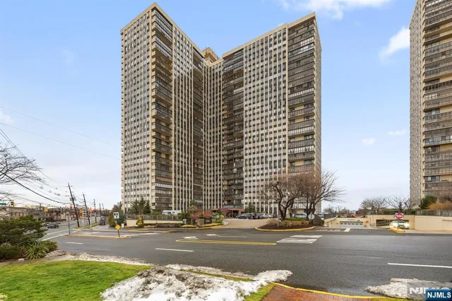 $688,000 | 300 Winston Drive, Unit 2502, Cliffside Park, NJ 07010