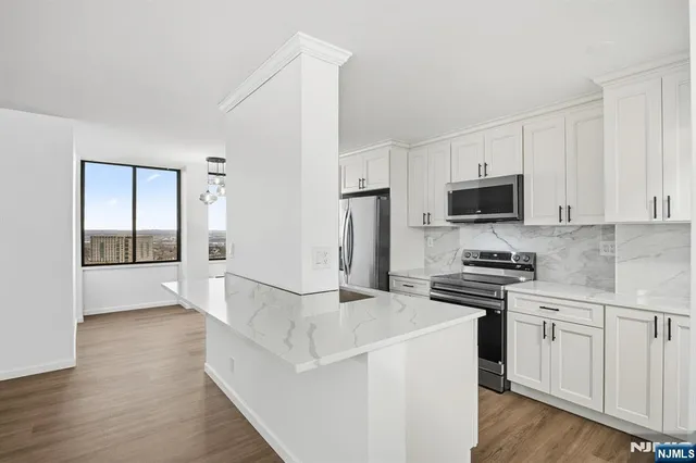 $688,000 | 300 Winston Drive, Unit 2502, Cliffside Park, NJ 07010