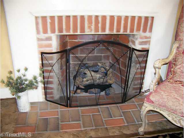 905 South Franklin Road Mount Airy, NC 27030 - Photo 13 of 16 Living Room.