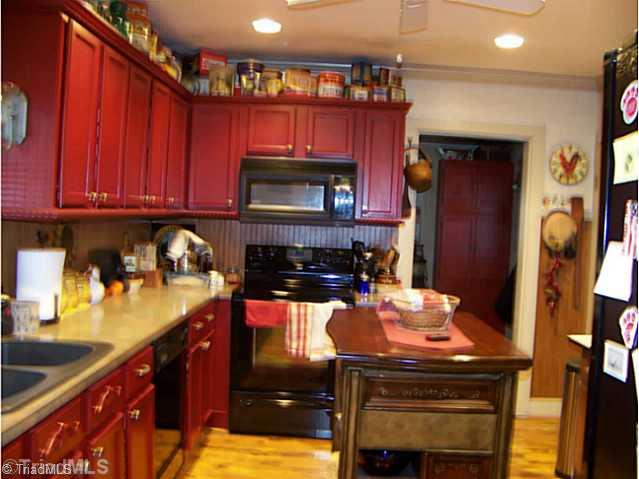 905 South Franklin Road Mount Airy, NC 27030 - Photo 3 of 16 Kitchen.