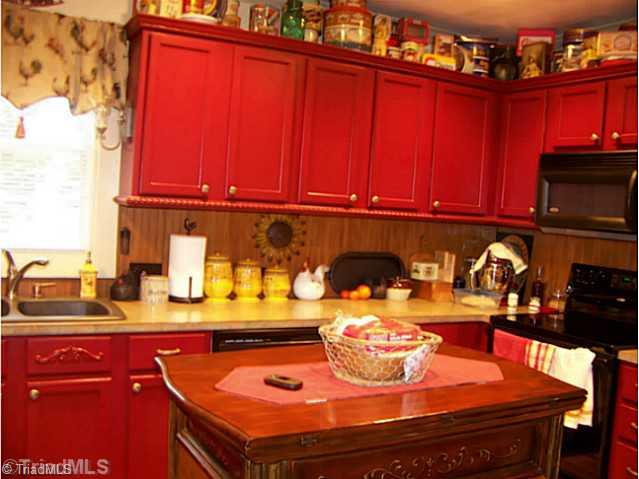 905 South Franklin Road Mount Airy, NC 27030 - Photo 5 of 16 Kitchen.