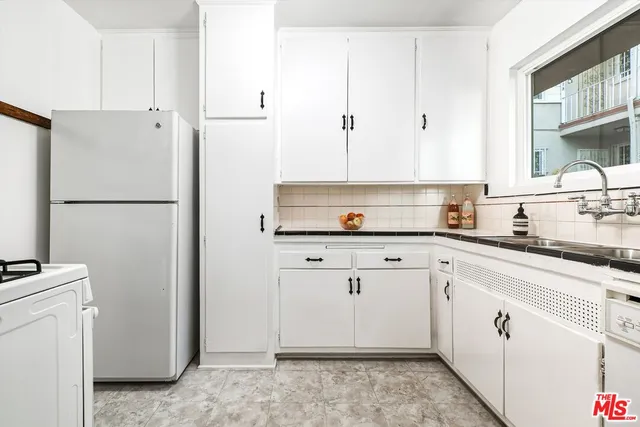 $2,395 | 1319 South Mansfield Avenue, Los Angeles, CA 90019