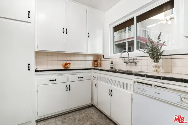 $2,395 | 1319 South Mansfield Avenue, Los Angeles, CA 90019