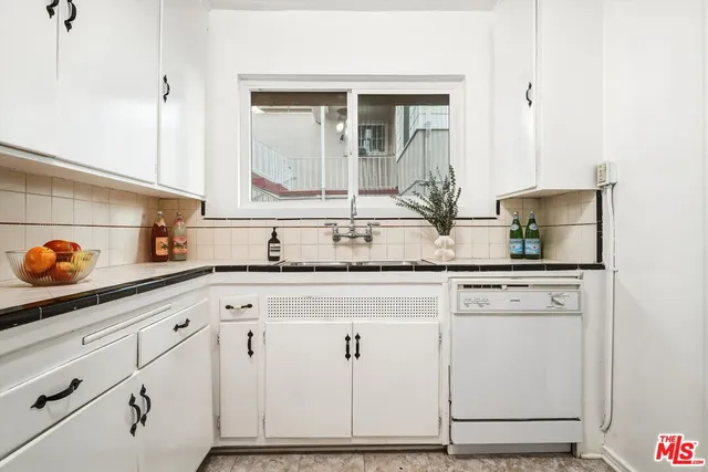 $2,395 | 1319 South Mansfield Avenue, Los Angeles, CA 90019