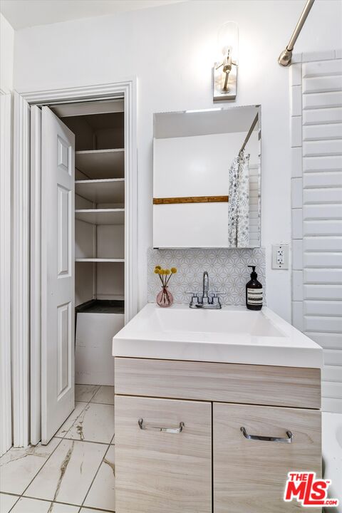 1319 South Mansfield Avenue Los Angeles, CA 90019 - Photo 18 of 26