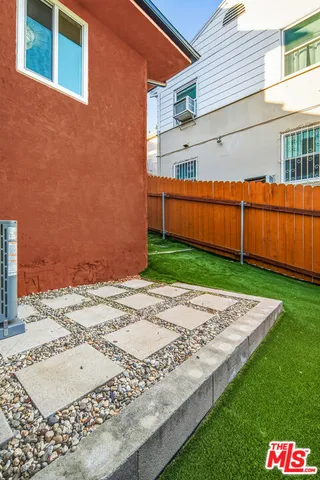 $2,395 | 1319 South Mansfield Avenue, Los Angeles, CA 90019