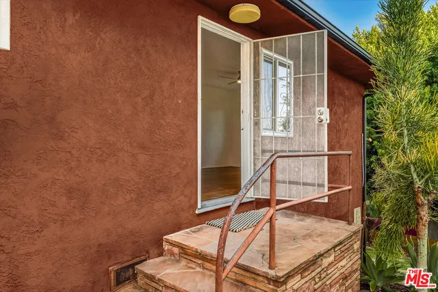 $2,395 | 1319 South Mansfield Avenue, Los Angeles, CA 90019